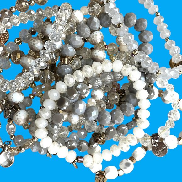Erimish Faceted Soft Grays Beaded Bracelet Logo Tag Stackable Stretch - Picture 3 of 3